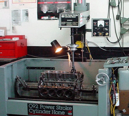 Cylinder honing machine